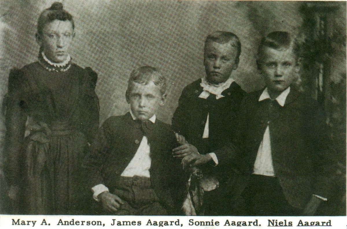 NIELS JENSEN AAGARD & BOLETTA MARIA RASMUSSEN FAMILY